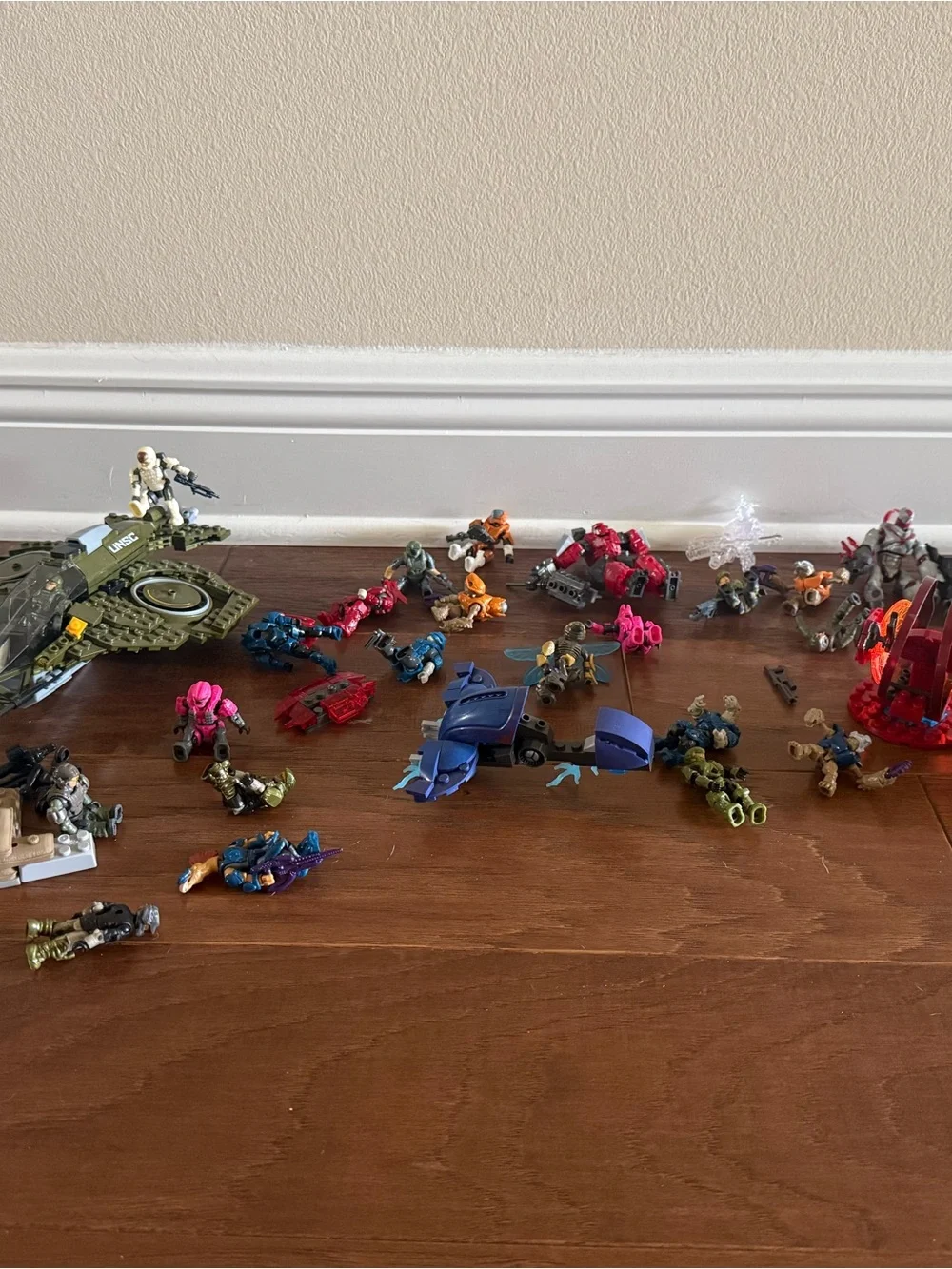Bulk Lot of Halo Mega Bloks  minifigures, vehicles, weapons, and miscellaneous